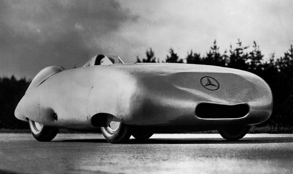 Herbst 1936: Mercedes-Benz stellt neue Geschwindigkeitsrekorde auf