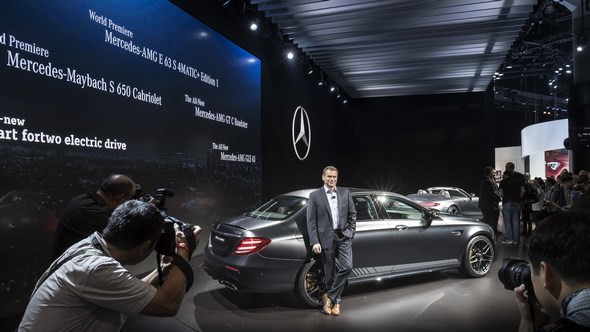 Mercedes-Benz & smart auf der Los Angeles Auto Show 2016:Tobias Moers, Vorsitzender der Geschäftsführung der Mercedes-AMG GmbH, bei der Weltpremiere des neuen Mercedes-AMG E 63S Edition1.