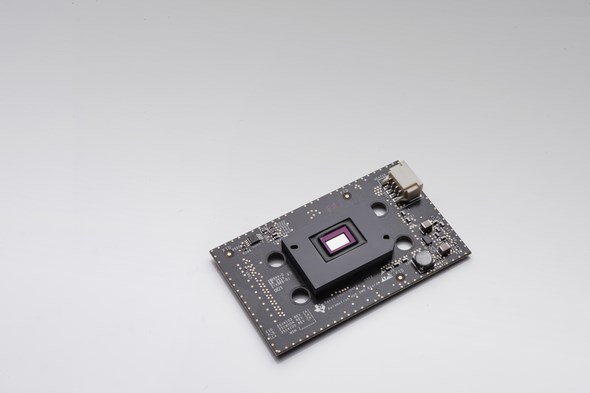 Revolution der Scheinwerfertechnologie: Mercedes leuchtet in HD-Qualität