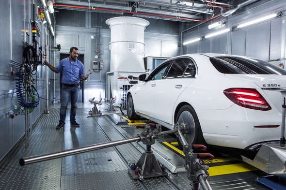 Umfassende Motorenoffensive bei Mercedes-Benz: Stärker, sparsamer und sauberer