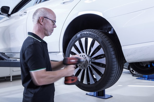 Umfassende Motorenoffensive bei Mercedes-Benz: Stärker, sparsamer und sauberer