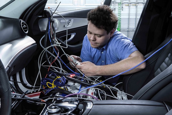 Umfassende Motorenoffensive bei Mercedes-Benz: Stärker, sparsamer und sauberer