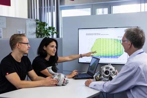 Umfassende Motorenoffensive bei Mercedes-Benz: Stärker, sparsamer und sauberer