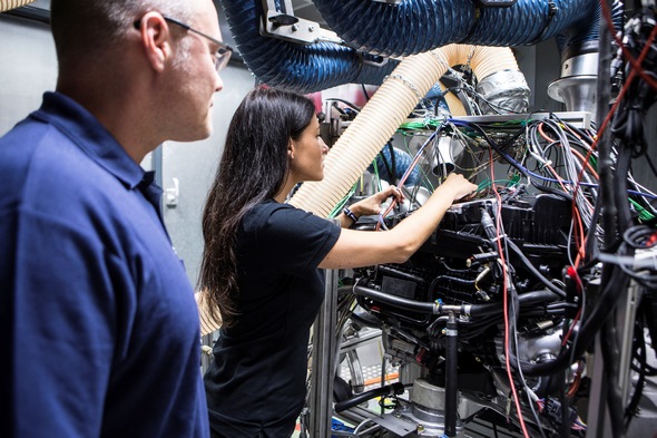 Umfassende Motorenoffensive bei Mercedes-Benz: Stärker, sparsamer und sauberer