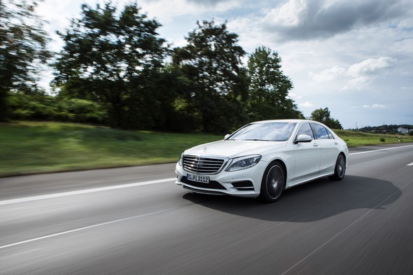 Umfassende Motorenoffensive bei Mercedes-Benz: Stärker, sparsamer und sauberer