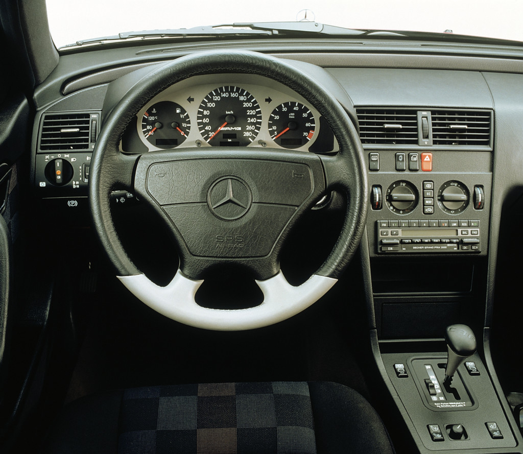 30 years ago: The 202 series appeared as the first Mercedes-Benz C
